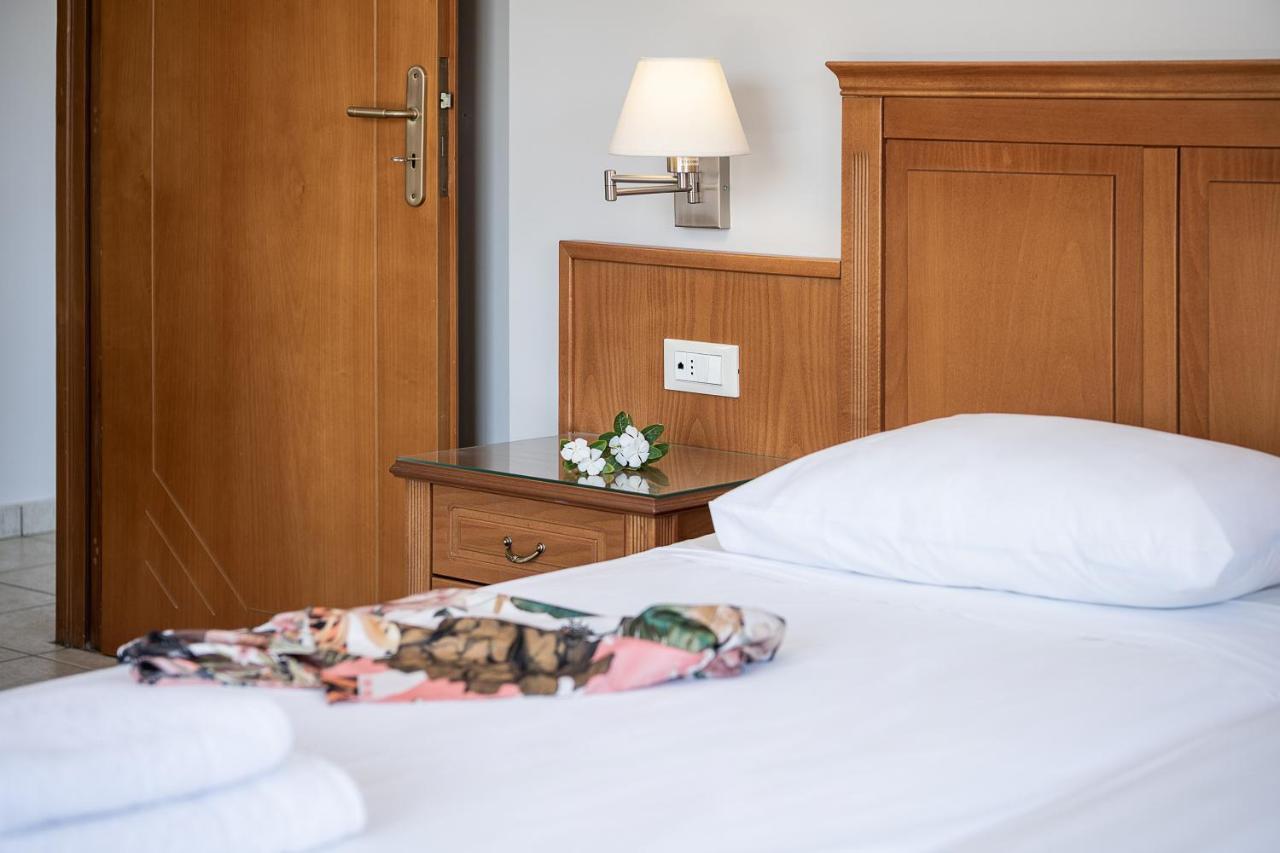 Stalós Nektar Beach Hotel מראה חיצוני תמונה